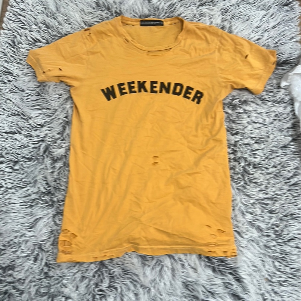 Super cute distressed tee from Vici. Size small